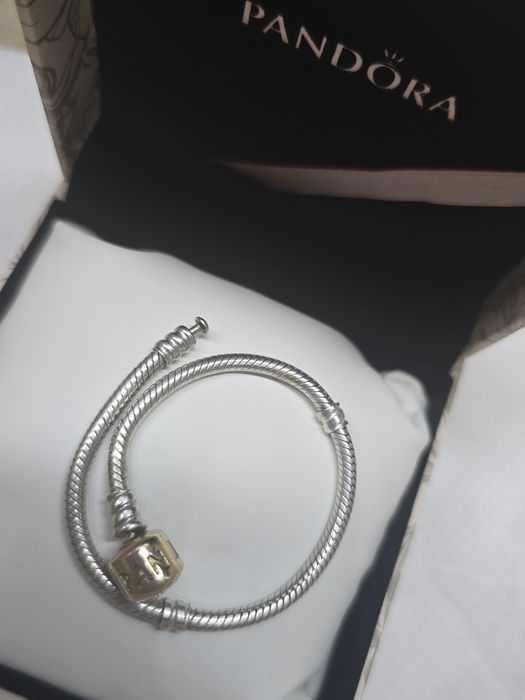 Pandora originala cu încuietoarea din aur