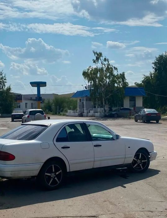 Мерс 210 в среднем состоянии