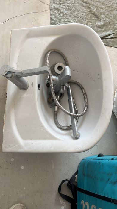 Отдам ванную и раковину даром