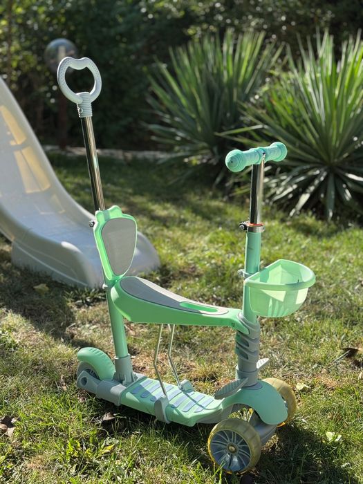 Тротинетка със седалка