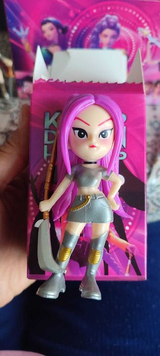 Figurina K-POP Demon Hunter Rumi, Mira si Zoey