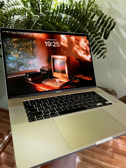 Продам Macbook pro 16