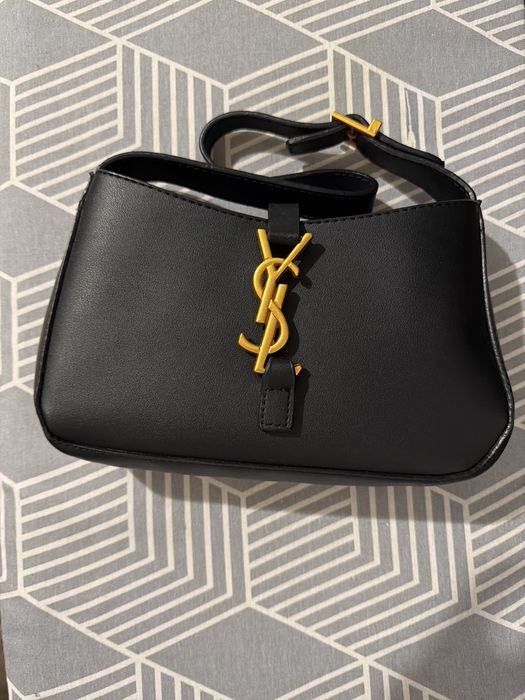 Дамски чанти Replay, Guess, DKNY, Valentino