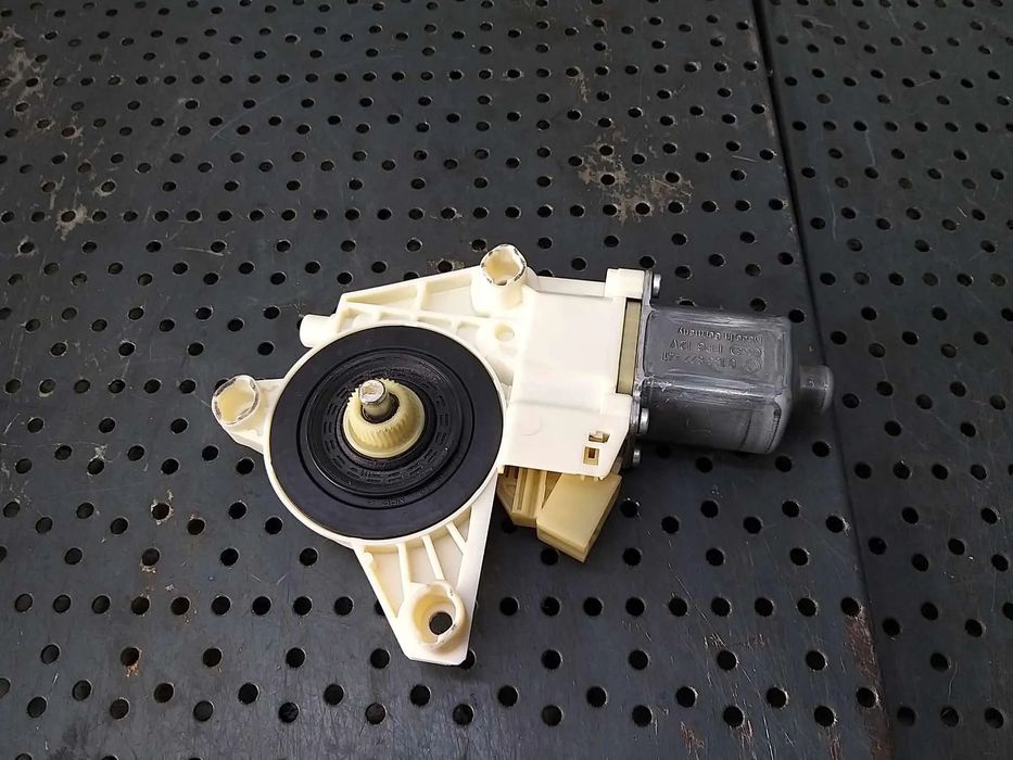 Motoras macara stanga fata mercedes c class w204 a2048200142