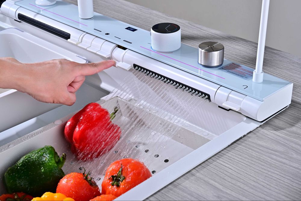 Бяла мултифункционална кухненска мивка с регулируем двоен водопад