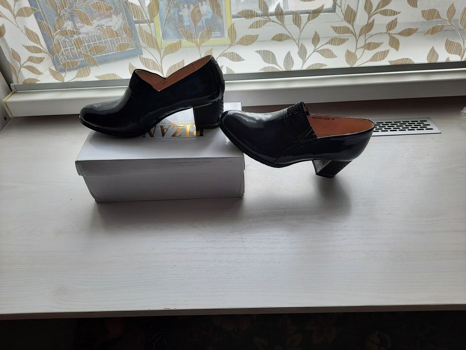 Продаются женские туфли