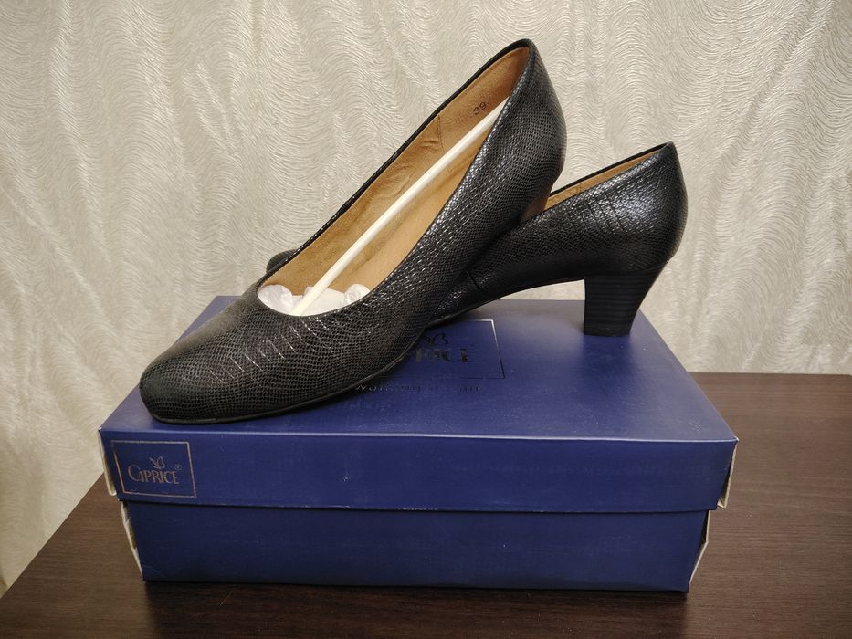 Продам женские туфли