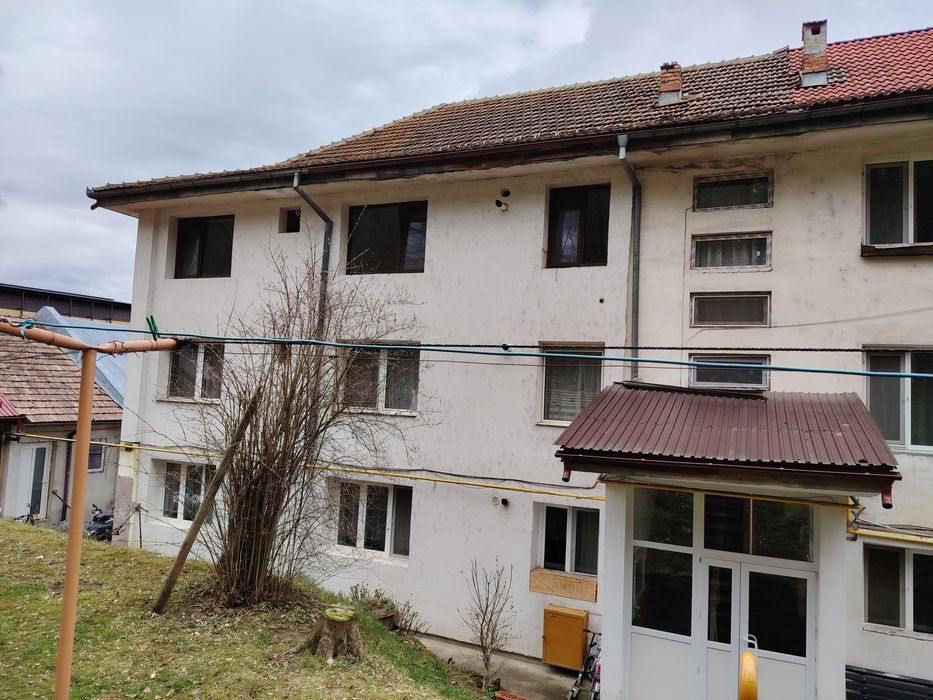 Vand apartament cu doua camere in Baile Olănești