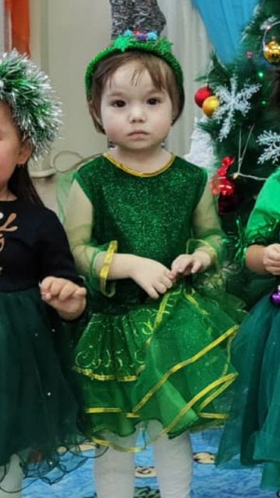 Продам  платье новогодние