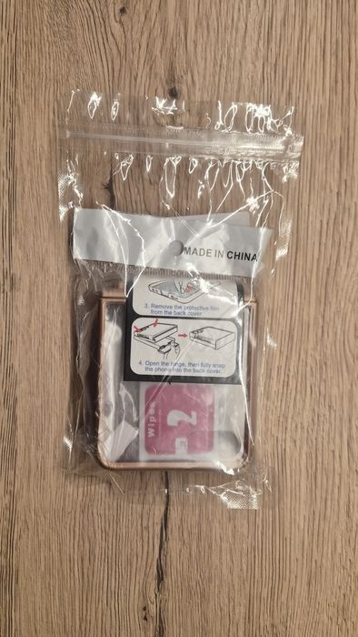 Samsung Z Flip 7 - розов кейс с вградена стойка