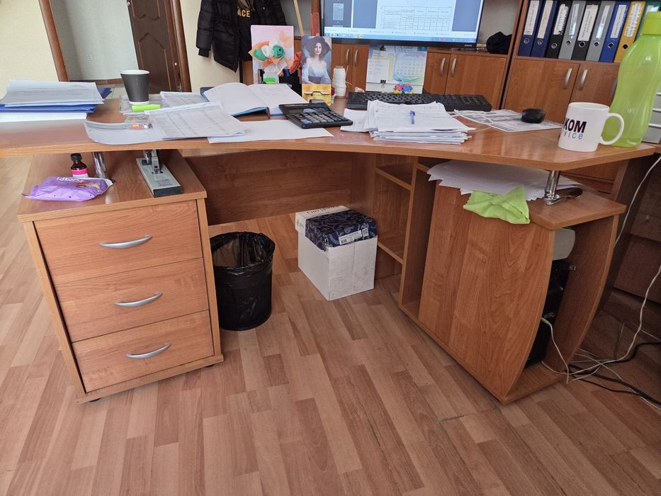 Продается офисная мебель