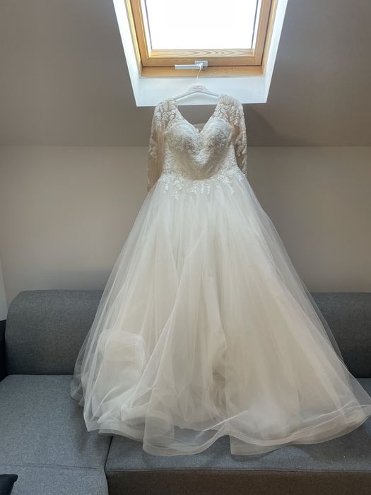 Vand rochie de mireasa tip printesa