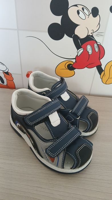 Продам сандалики 25 раз