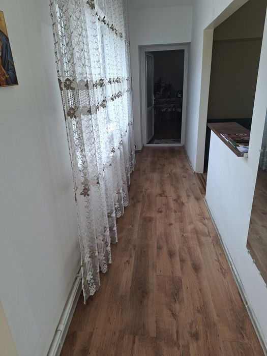 vand casa 3 camere din caramida zona centrala