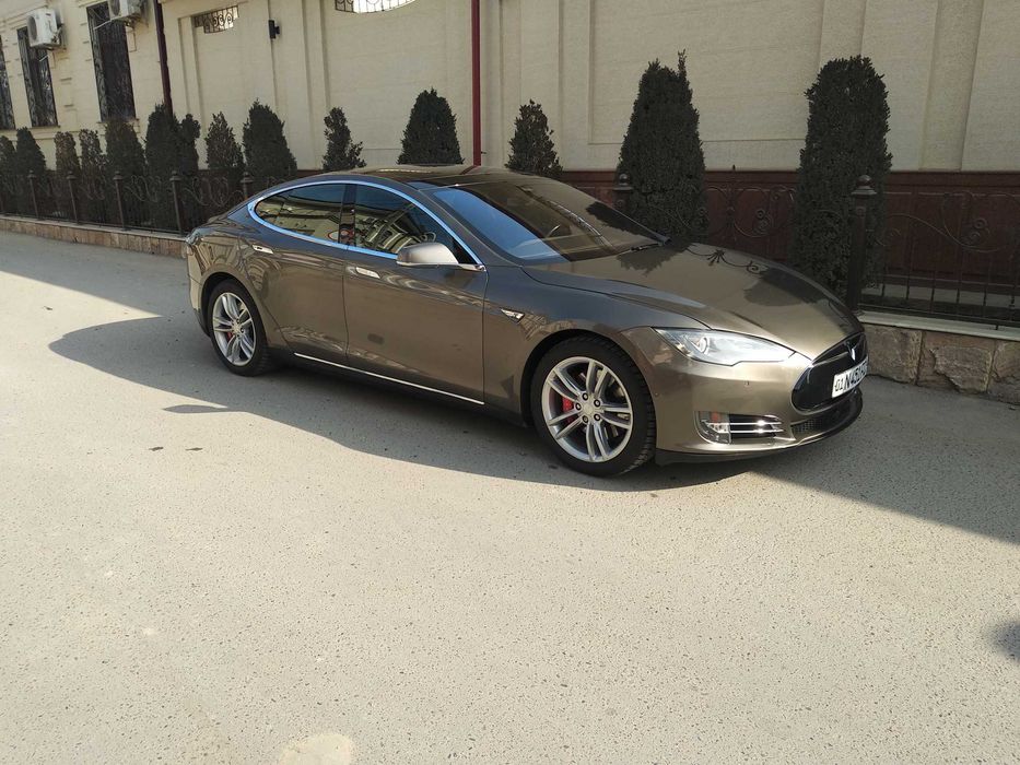 Tesla Model S 2015 Performance