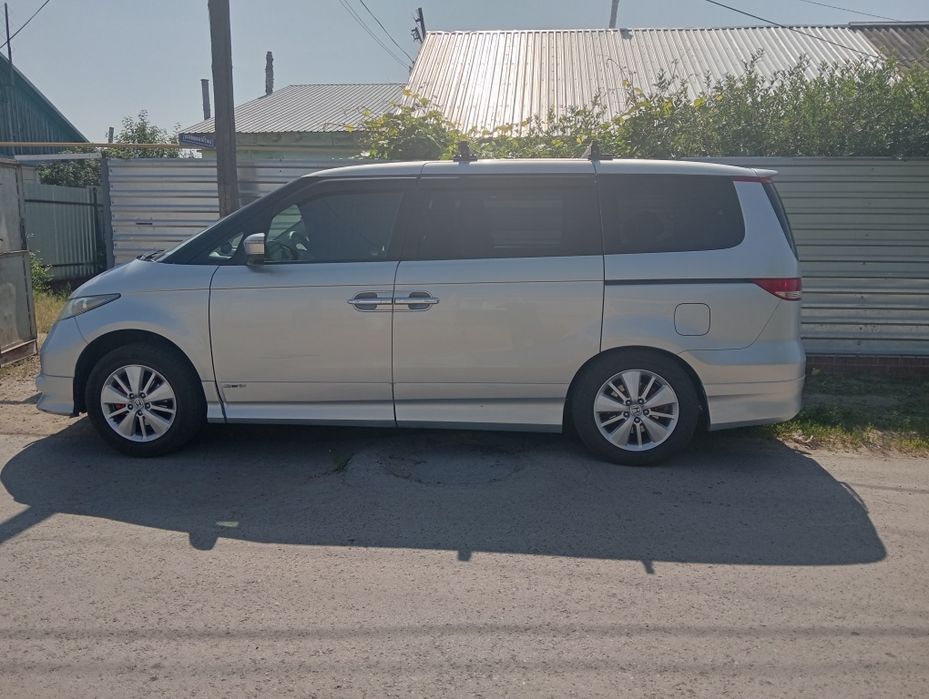 Продам семиместный минивэн
