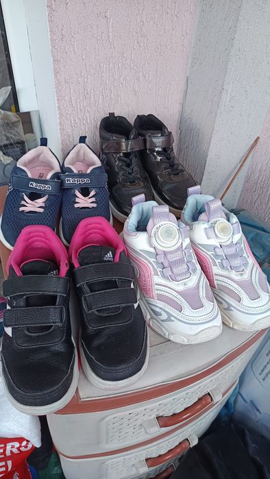 Продавам лот детски обувки
