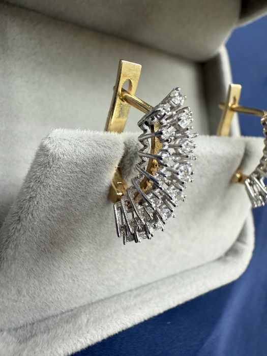 Золотые серьги с фианитами