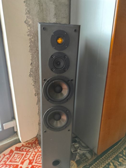 Vand stații ,boxe magnat și Sony sunt bune nu are nicio problema