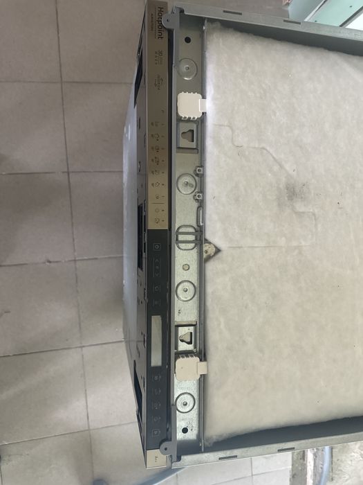Hotpoint-Ariston HIP 4O23 WLT