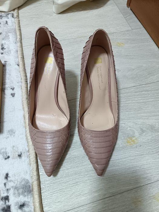 Продам женские туфли