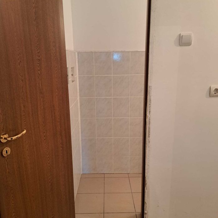 Spatiu comercial Zamostea, Central, situat in fata scolii. De vanzare sau de inchiriat.
