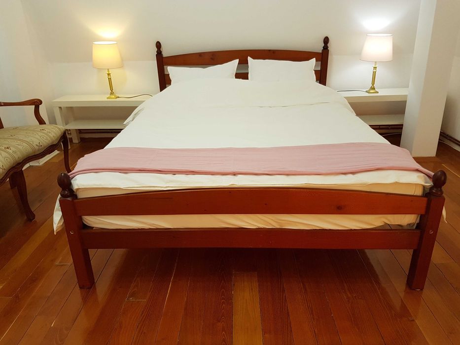 Pat lemn 140*200, complet cu saltea, 500 lei,