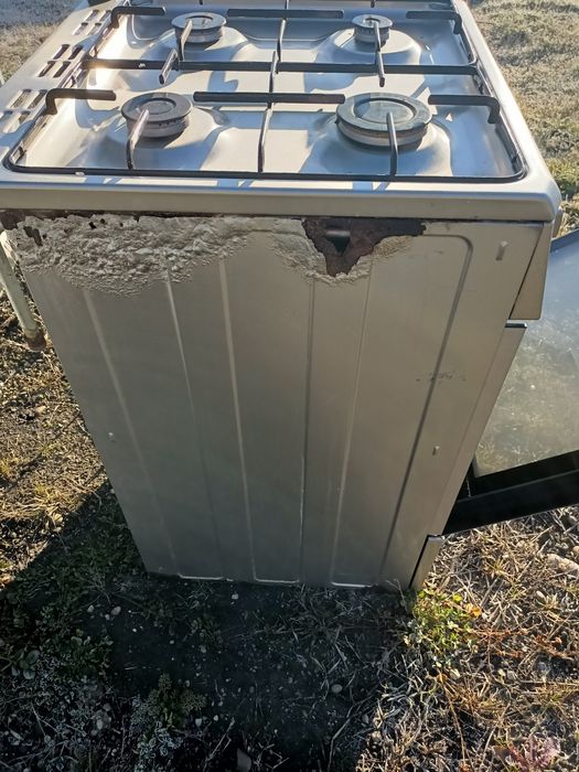 Vând aragaz cu aprindere electrica 60cm/60cm