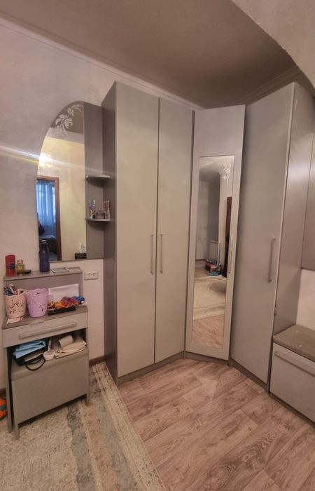 Прихожка, угловой шкаф с зеркалом