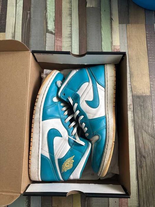 Jordan 1 Mid Aquatone/Celestrial Gold-White