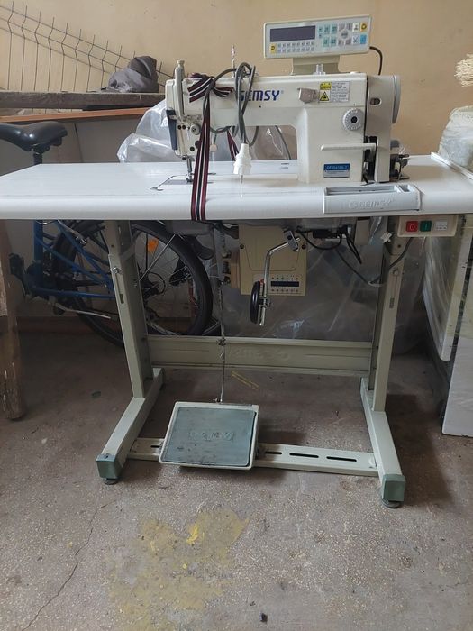 Vând mașină de cusut GEMSY cu tăiere de ață,motor silențios 220v