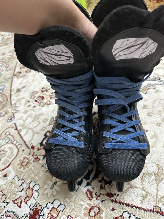 Продам хоккейные коньки