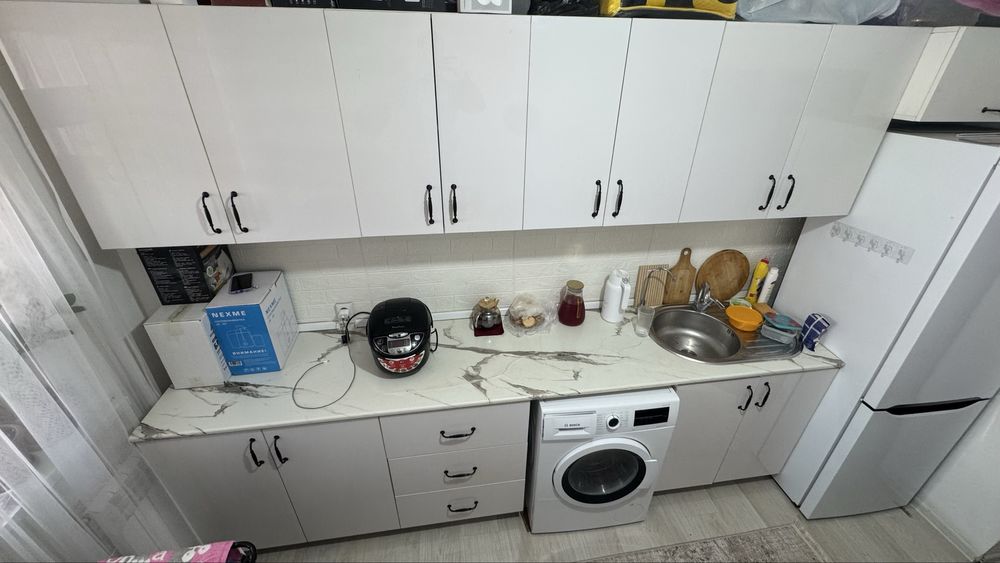 Кухонный шкаф из материала акрил