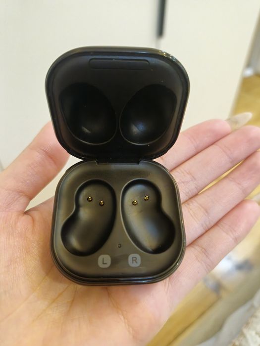 Galaxy buds live