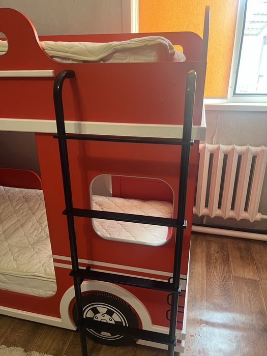 Продам двухярусную кровать