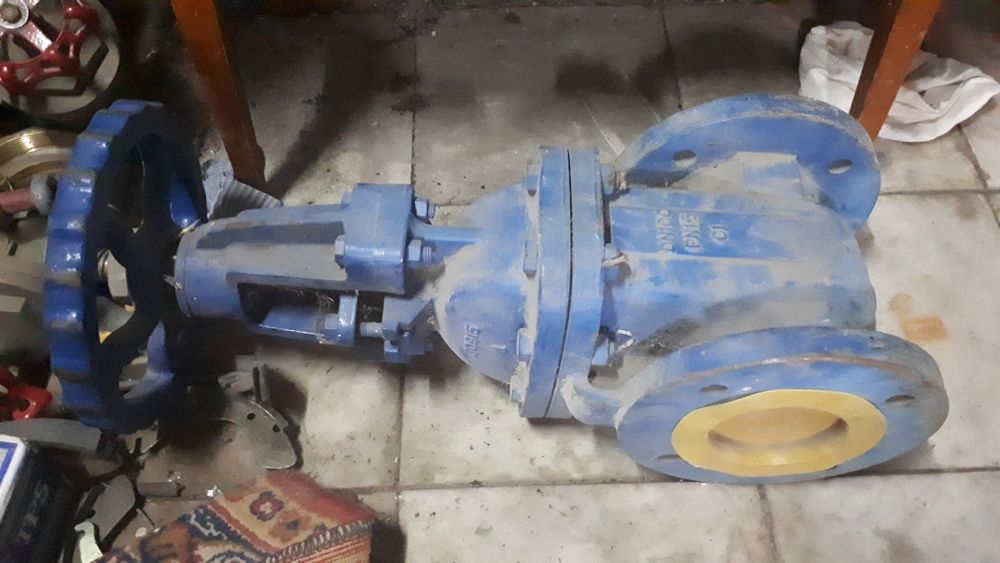 Продам задвижку новая