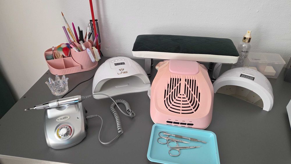 Accesorii pentru manichiură perfecte pentru o începătoare