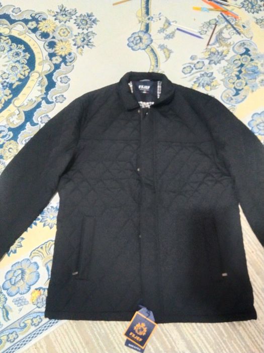 Күздік,көктемдік куртка.Жап-жаңа материалы керемет итекеткасымен тұр.