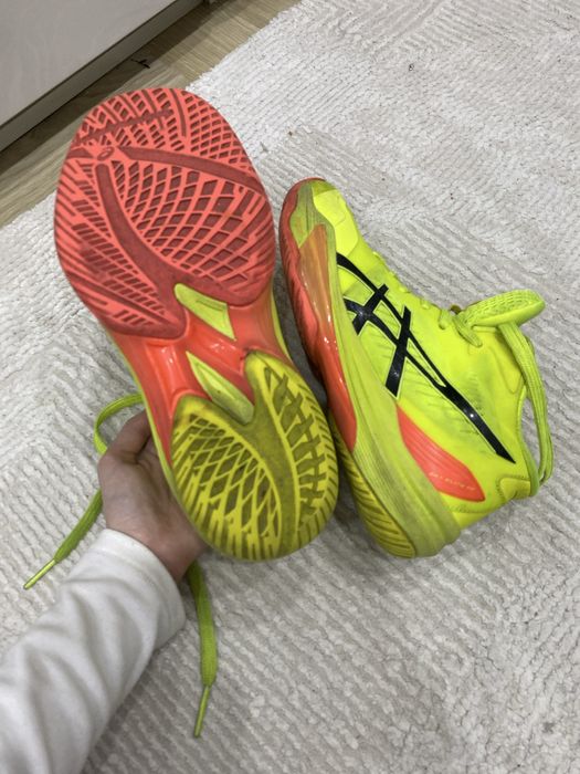 Волейбольные кроссовки ASICS