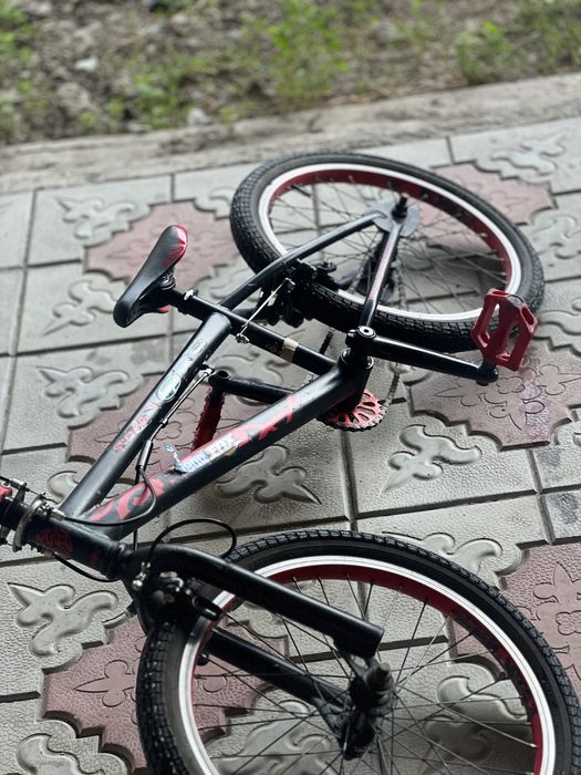 велосипед BMX.