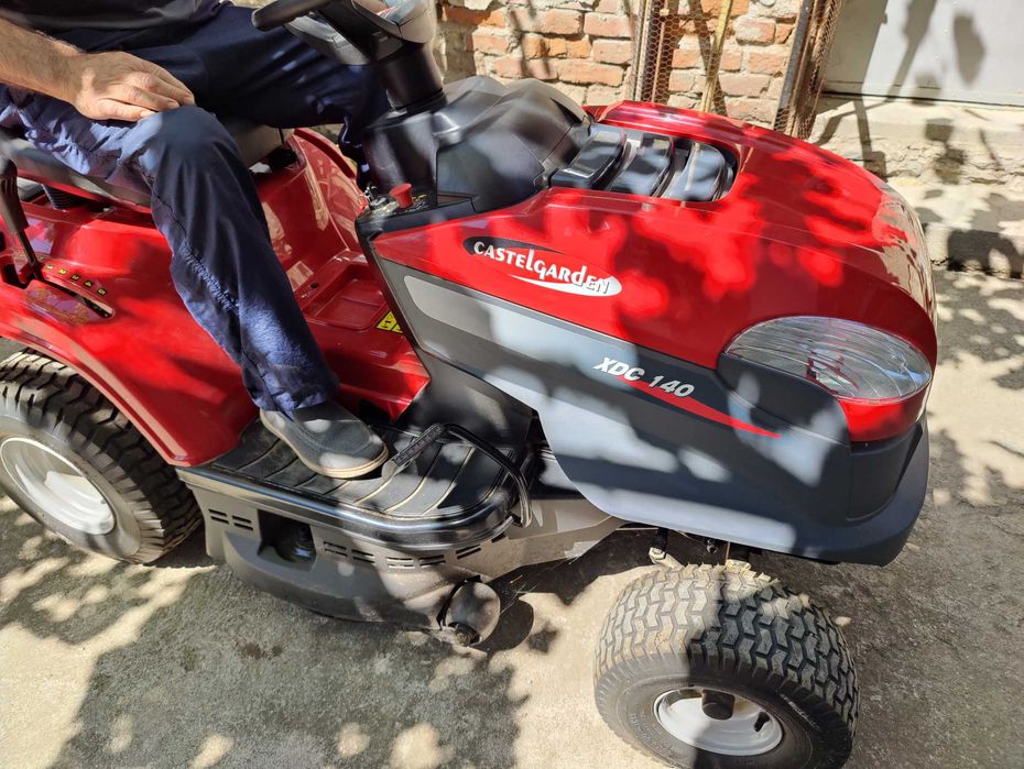 Продава се тракторна косачка