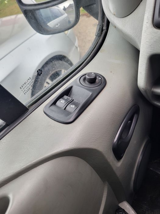 Vând Renault Trafic