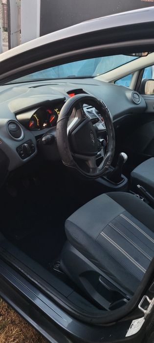 Vând Ford fiesta 1.2 benzina