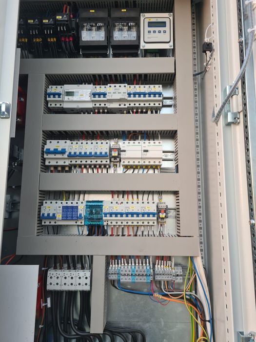 Electrician autorizat cu experiență - intervenții non-stop