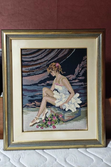 Гоблен "Балерина" в масивна дървена рамка