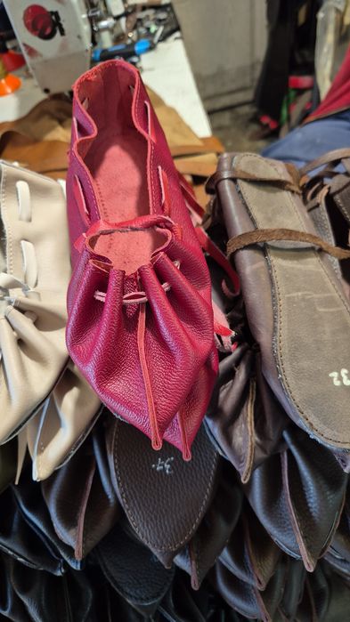 Opinci din piele naturală cu talpă cusută