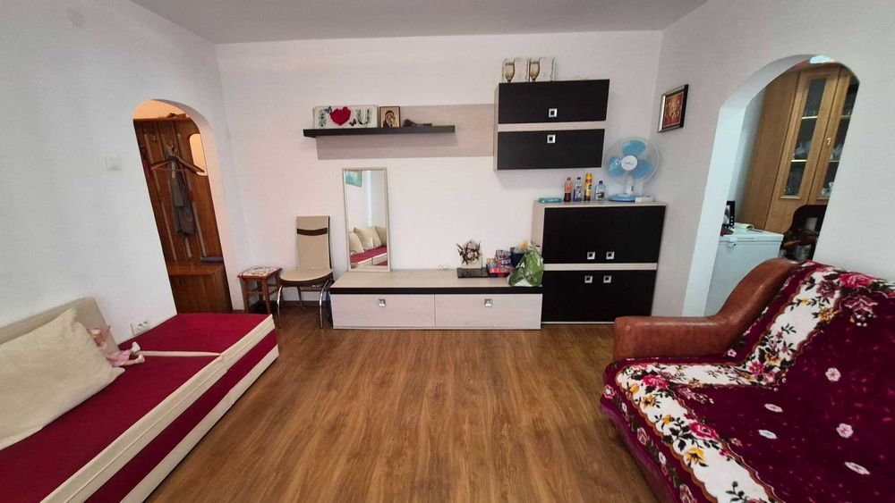Apartament 2 camere in Onesti, zona centrala, etaj 2 .