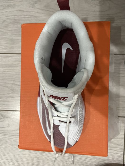 Кроссовки NIKE новые