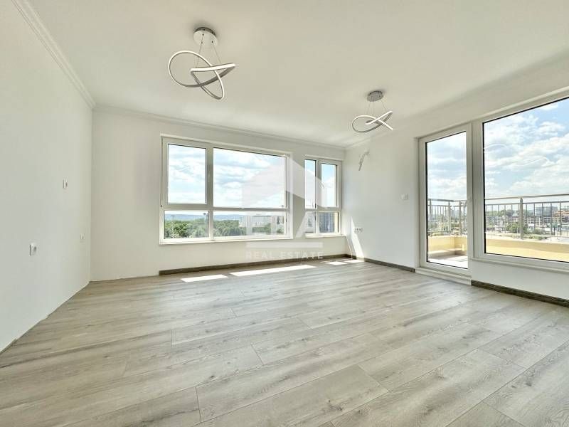 Панорамен тристаен апартамент, завършен"до ключ", в нова сграда с Акт