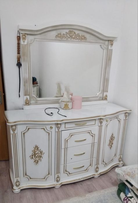 Гарнитур шкаф, тумба айнасымен